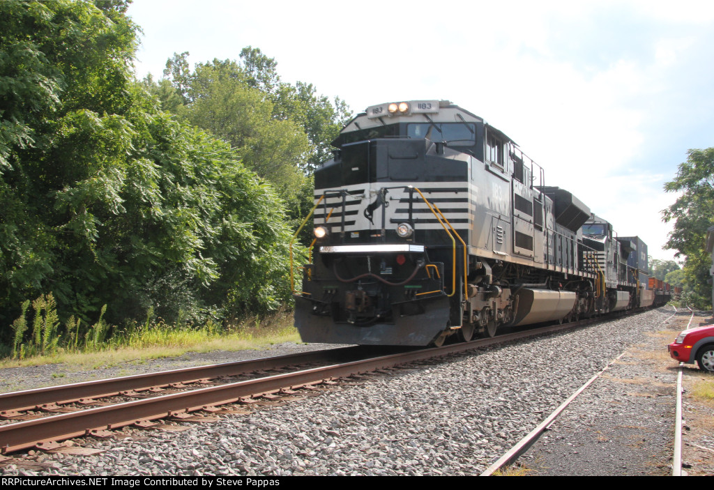 NS 1183 leads a train west on the Lurgan branch